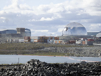 The rush is on to put Nunavut’s first gold mine into production by the start of 2010. A shiny silver dome (to the right), now under construction at Agnico-Eagle’s Meadowbank mine near Baker Lake, will protect gold-rich crushed rocks from the elements after they leave the crusher (to the left) and before they go to the large blue mill (to the far left) for processing.