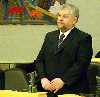 South Baffin MLA speaks in the Legislative Assembly in a 2009 file photo. The Nunavut Business Credit Corporation is suing Schell, alleging the MLA agreed to post a guarantee for another person's loan. (FILE PHOTO)