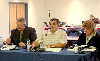 Lorne Kusugak, Nunavut’s minister of Community Government and Services, offered sympathy, but no easy money when he met with the Baffin mayors March 1 in Iqaluit. (PHOTO BY JANE GEORGE)