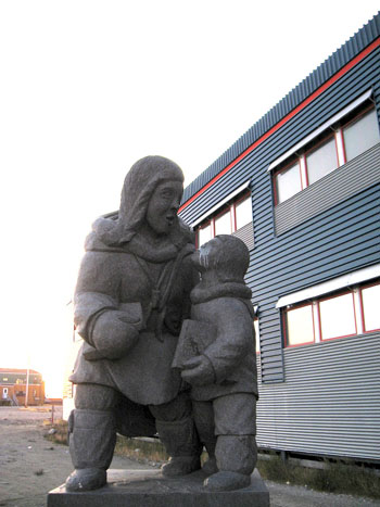 This big sculpture by Peter Boy Ittukallak, which stands by the entrance Puvirnituq’s Iguarsivik school, provides an idealistic representation of education in the Nunavik region. The reality is that unrestrained student violence, including the sexual harassment of female teachers, is driving teachers away from the school and the region. (FILE PHOTO)