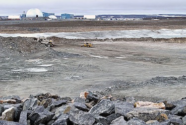 The Meadowbank gold mine, the only working mine in Nunavut right now, as seen from a lookout point near the North Portage open pit. Agnico-Eagle hopes to pour 300,000 ounces of gold a year there between now and at least 2019, and also plans to turn its recently-acquired Meliadine property near Rankin Inlet into a working mine. (PHOTO BY JIM BELL)
