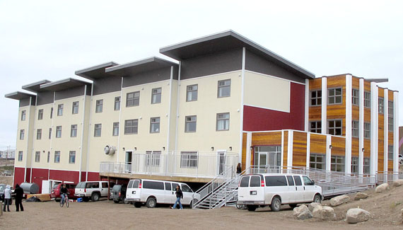The new Iqaluit patient residence stands just across the Ring Road from Qikiqtani General Hospital. (PHOTO BY GABRIEL ZÁRATE)