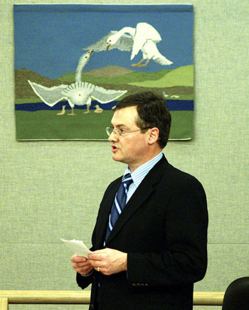 Finance Minister Keith Peterson says that for the foreseeable future, the Government of Nunavut will be totally dependent on the federal government for money to run programs and build infrastructure. (FILE PHOTO)