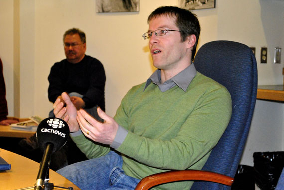 Economist Graeme Clinton, the author of the 2010 Nunavut Economic Outlook, said economic growth over the next five years will nurture a growing Inuit middle class, but the gap between rich and poor will continue to plague the territory. (PHOTO BY JIM BELL)