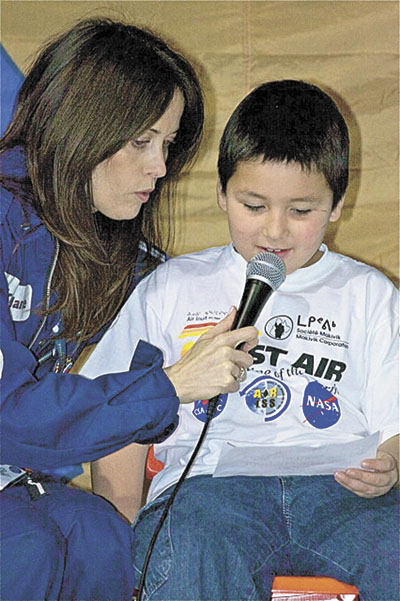 Arsaniq student Jamie Yaaka asked astronaut Paulo Nespoli about how the northern lights look from space. (PHOTO BY YAAKA JAAKA)