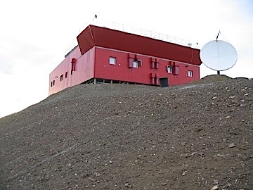 A team of scientists has been monitoring the destruction of the ozone layer above the Arctic from a research station in Eureka on Ellesmere Island. (FILE PHOTO)