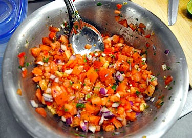 A work of art: during their second cooking class, Skills Nunavut students in Iqaluit make fresh-cut salsa. Instructor Aaron Watson says the dish introduces chopping skills and a taste for flavour. (PHOTO BY SARAH ROGERS)