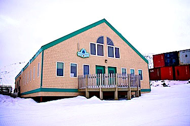 The Uqqurmiut print shop in Pangnirtung, built in 1994 and recently refurbished, remains a draw for visitors to the community. (PHOTO BY SARAH MCMAHON)