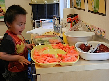 Events organized by the Cambridge Bay Wellness Centre for young mothers and children always feature an array of yummy, healthy food. (PHOTO BY JANE GEORGE)