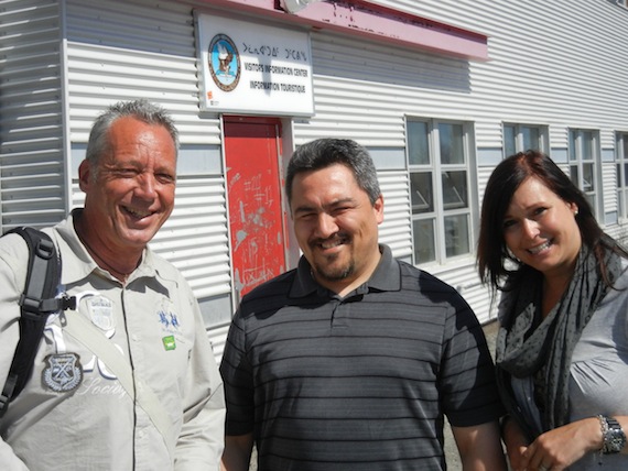 Paul Parsons (centre), the mayor of Kuujjuaq, poses with Joerg Kujack and Sabine Warzel after their visit to the town hall. (PHOTO BY JANE GEORGE)
