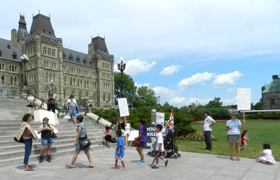 Inuit protestoes gather on Parliament Hill June 9. (PHOTO BY SANDRA UVILUQ)