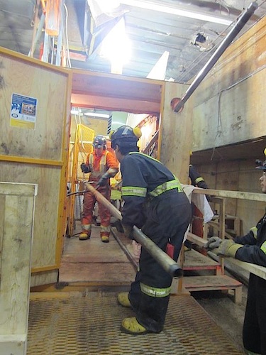 Future diamond drillers learn how to handle drill rods during their eight-week training program in Arviat last year. (FILE PHOTO) 