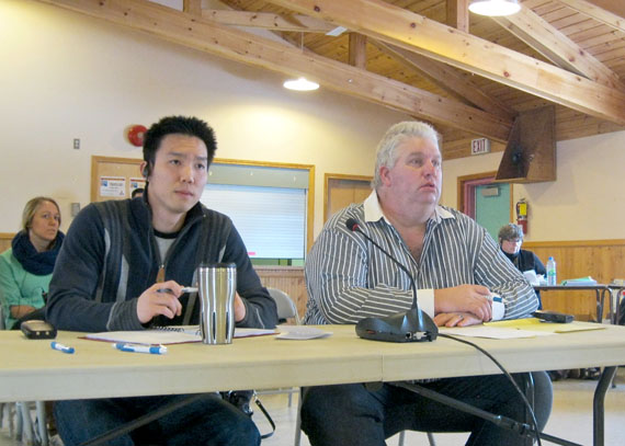 Bu Lam, director of community infrastructure, left, and Bill Westwell, senior manager of municipal planning for Nunavut’s department of community and government services, hear out questions from mayors at the Baffin Mayors’ Forum, March 6. (PHOTO BY PETER VARGA)