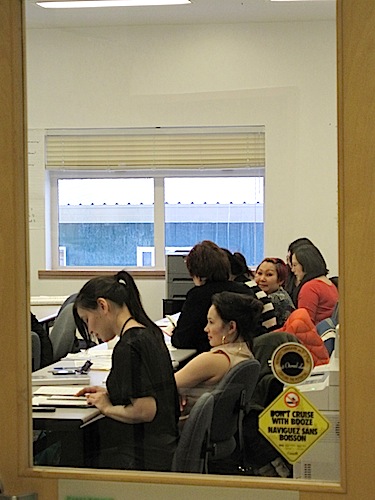 Students in the beginner's class in Inuinnaqtun, include Inuit as well as newcomers to the Kitikmeot region, listen to teacher Jessie Lyall during their recent class. (PHOTO BY JANE GEORGE)