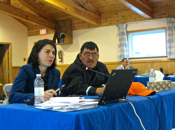 Rosanne D’Orazio, the interim director of lands and resources for the Qikiqtani Inuit Association, with Cape Dorset representative Olayuk Akesuk, describes the basics of seismic testing to QIA board members at the Inuit organization’s annual general meeting last fall. (PHOTO BY PETER VARGA)
