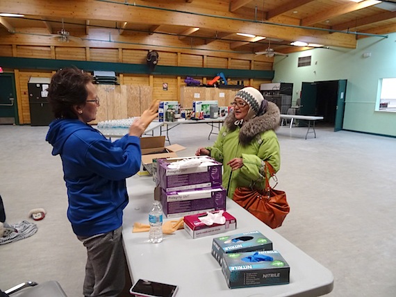 Cambridge Bay mayor Jeannie Ehaloak talks to Millie Angulalik Sept. 30 about the community clean-up campaign in Cambridge Bay, part of the its larger effort to improve waste management. (PHOTO BY JANE GEORGE)