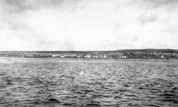 A 1921 view of the Fort Chimo trading post across the river from current-day Kuujjuaq, one of the first trading posts established in the region. Researchers have now linked the origins of tuberculosis to traders that set up in the region in the early 20th century. (PHOTO COURTESY OF THE MCCORD MUSEUM)
