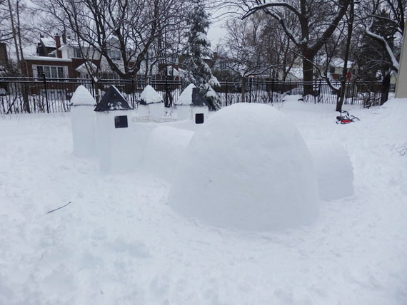 Here's the final product: the igloo, tunnel and castle fort frames all filled in with snow for winter play. (PHOTO COURTESY OF PLAY SNOW)
