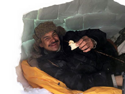 Kawapit has help building an igloo en route to Umiujaq, where he said he spent the warmest night of his journey. (PHOTO COURTESY OF J. KAWAPIT)