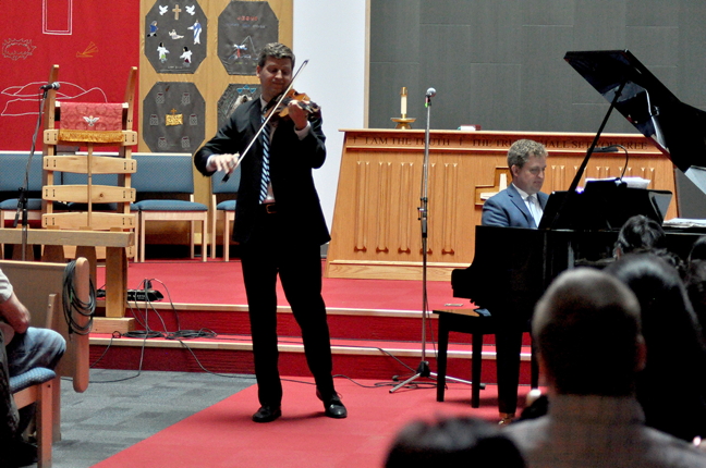 Several hundred Iqalungmiut filled St. Jude's Anglican Cathedral May 24, wowed by Canadian violin virtuoso James Ehnes. The decorated musician made a stop in Nunavut's capital as part of a national recital tour to celebrate his 40th birthday. The Iqaluit fiddlers opened the show for Ehnes, whose repertoire included a song by Yellowknife composer Carmen Braden written just for Ehnes' tour, called