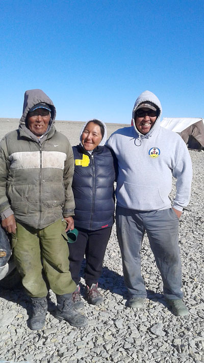 Igloolik's bowhead hunt captain David Irngaut (left,) Lucy Kublu-Qattalik, and Lucy's husband, George Qattalik (right) on Aug. 21. (PHOTO BY LUCY KUBLU-QATTALIK)