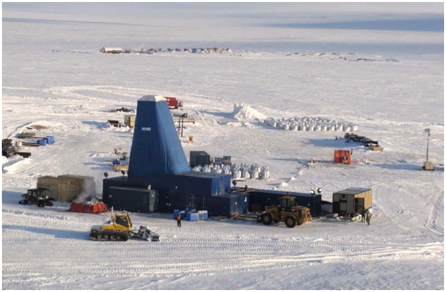 A specialized Arctic drilling rig (in blue) with the Discovery camp in the background, at the Chidliak property. (TECHNICAL REPORT 2016 PHOTO)