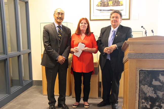 Long-time educator Elizabeth Dean, centre, was last year’s winner of the annual Council of the Federation Literacy Award for Nunavut. Paul Quassa—seen here on the left as Nunavut’s education minister, before he became premier—is seeking nominations for this year’s award, to honour a Nunavut resident who is supporting and inspiring others to use Inuktut and develop their literacy skills. (FILE PHOTO)