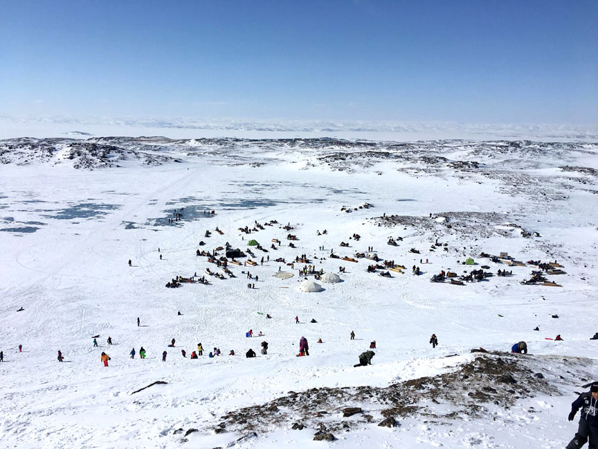 Students and staff from Iqaluit’s Joamie Elementary School enjoy their annual spring outing on Friday, out on the land under sunny skies. (PHOTO COURTESY OF SONJA LONSDALE)