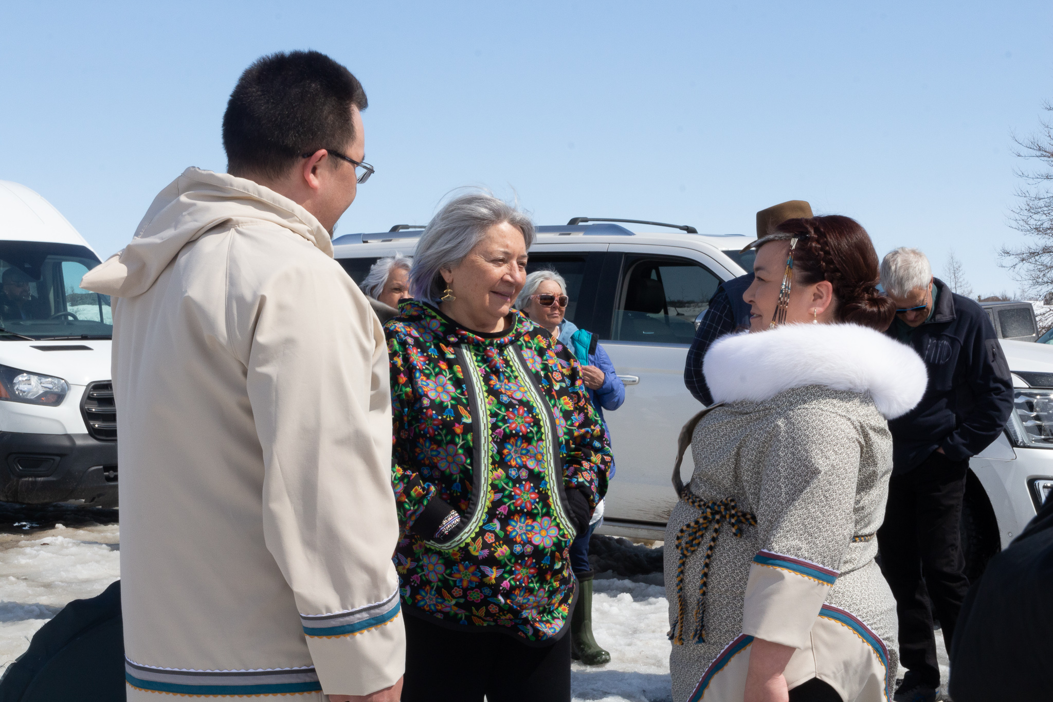 mary-simon-throat-singers-2